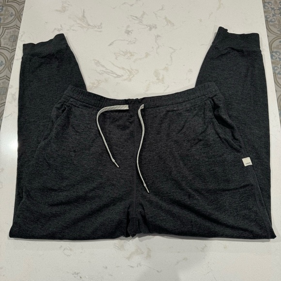 Vuori Performance Jogger -  Women's DreamKnit™ Joggers - Charcoal Heather - Picture 2 of 5